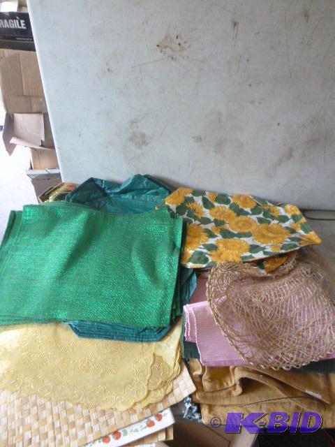 lot 44 image: Lot of Miscellaneous Placemats ...