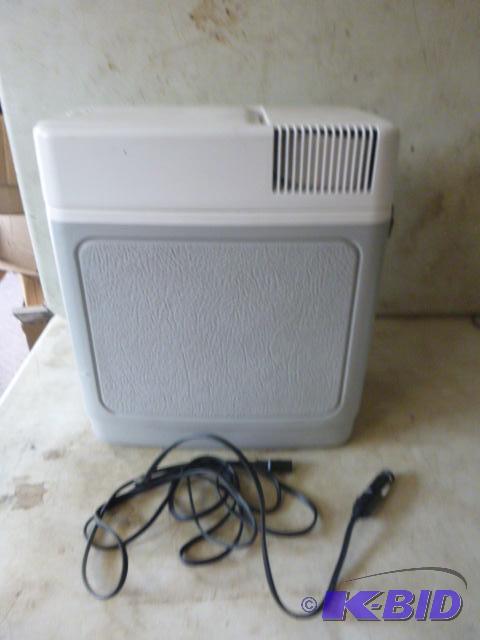 lot 45 image: Igloo Kool Cruiser 12 volt....
