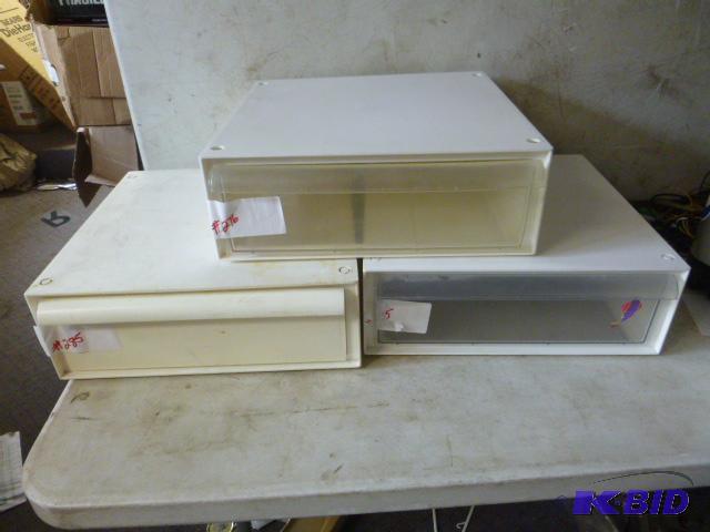 lot 55 image: 3 Plastic Storage Drawers 5 12" X 16&qu...