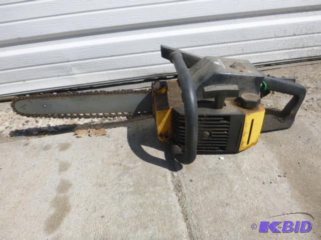 lot 8 image: McCulloch Pro Mac 610 Chain Saw Electronic ig...