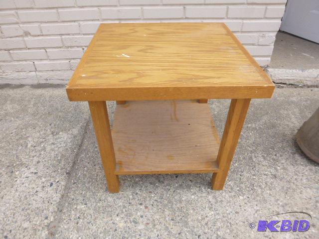 lot 80 image: End Table 19" X 19 12" X 19 12&qu...