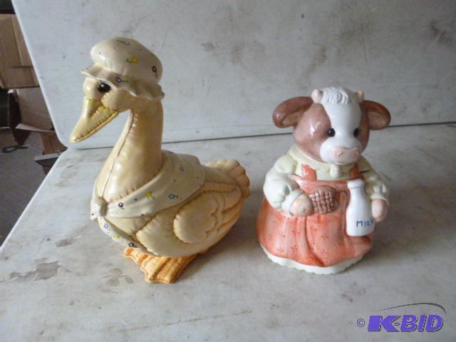lot 88 image: 2 Cookie Jars...