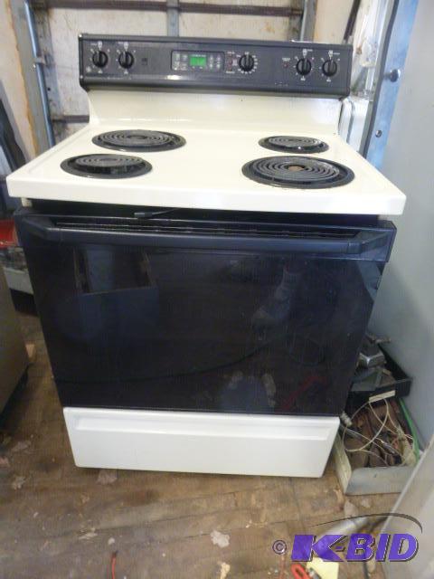 lot 95 image: GE Electric Stove Self-cleaning, almond color...