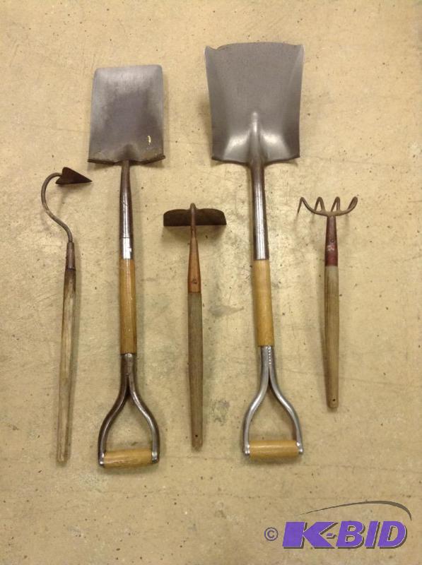 lot 100 image: Lot of Garden Yard Tools