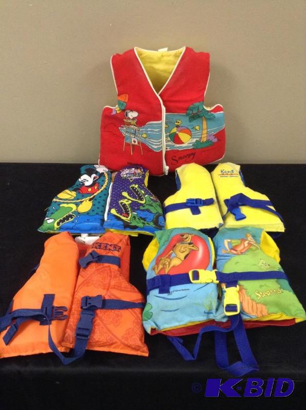 lot 111 image: 5 Childrens Life Vests