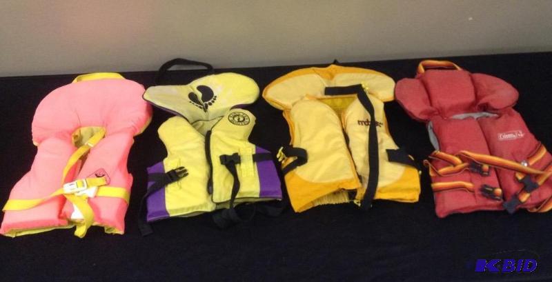 lot 112 image: 4 Childrens Life Vests
