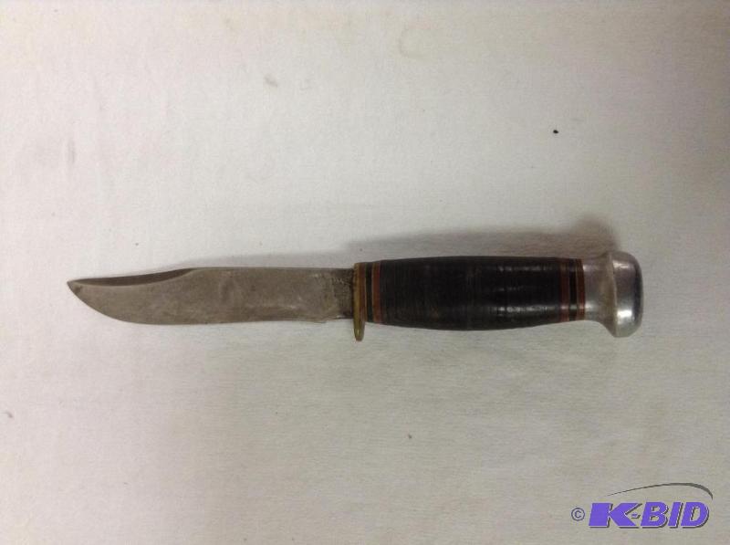 lot 140 image: Gladstone Hunting Knife