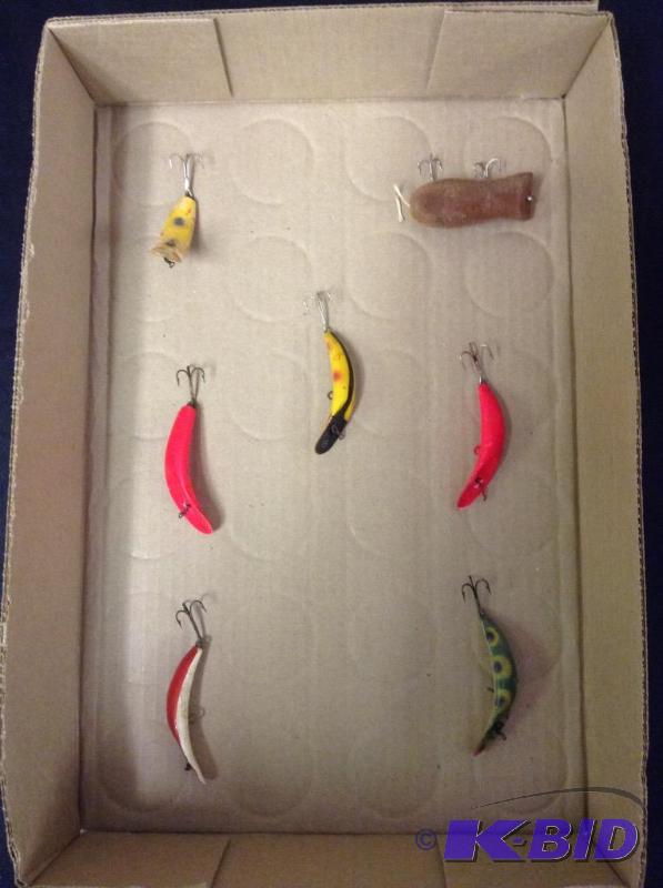 lot 172 image: 7 Vintage Fishing Lures