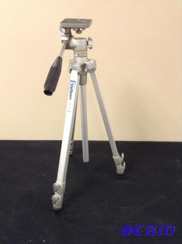 lot 174 image: Velbon VE-3 Tripod