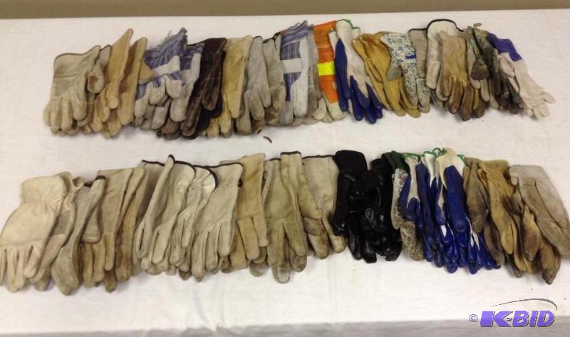lot 180 image: Assortment of Mens & Womens Work Gloves