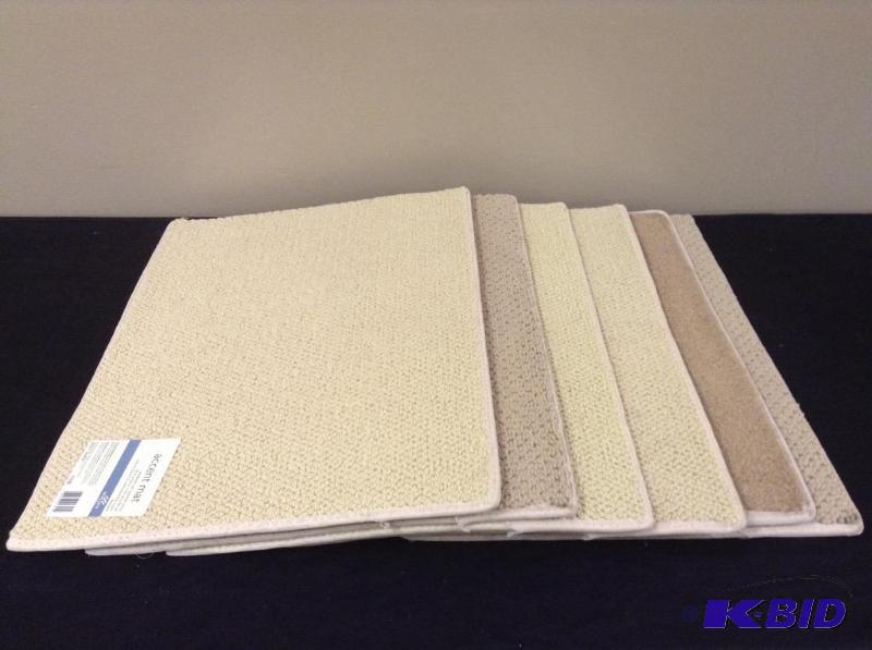 lot 30 image: 6 18 x 24 Accent Carpet Mats