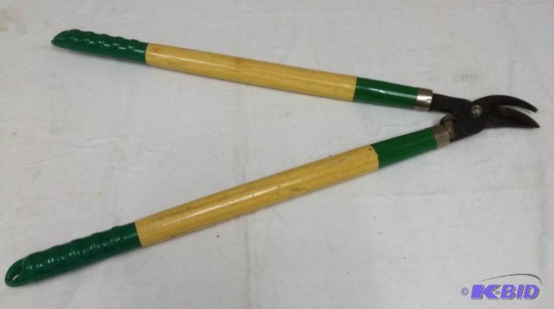 lot 47 image: Medium Handled Pruner