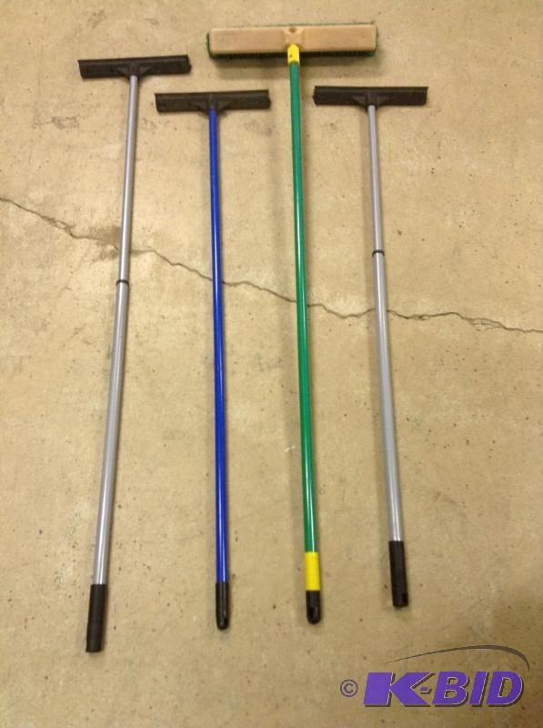lot 52 image: Lot of Brooms