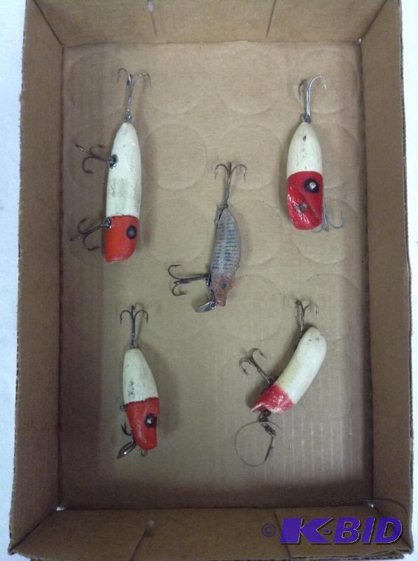lot 72 image: Vintage Wooden Fishing Lures