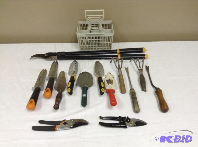 lot 97 image: Lot of Garden Yard Tools