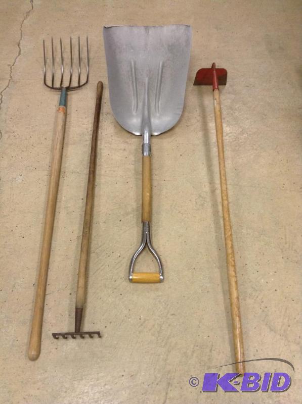 lot 99 image: 4 Garden Lawn Tools