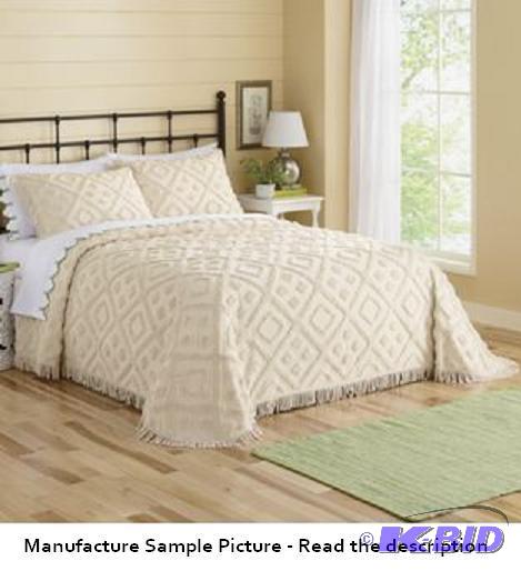 lot 166 image: Diamond Tufted Ivory Chenille Bedspread - Kin...