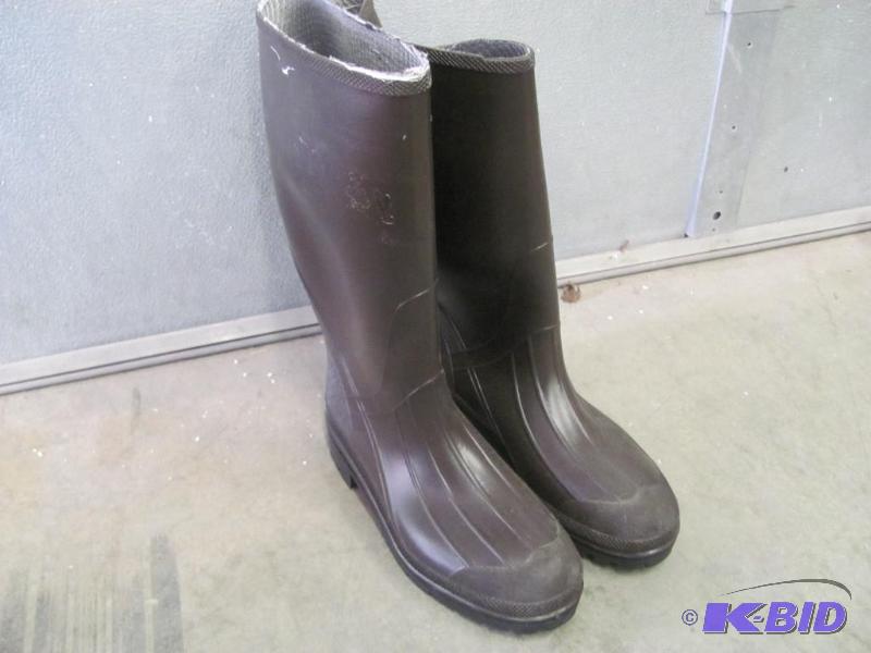 These NEW (no box) Mil Brown Waterproof Rubbe...