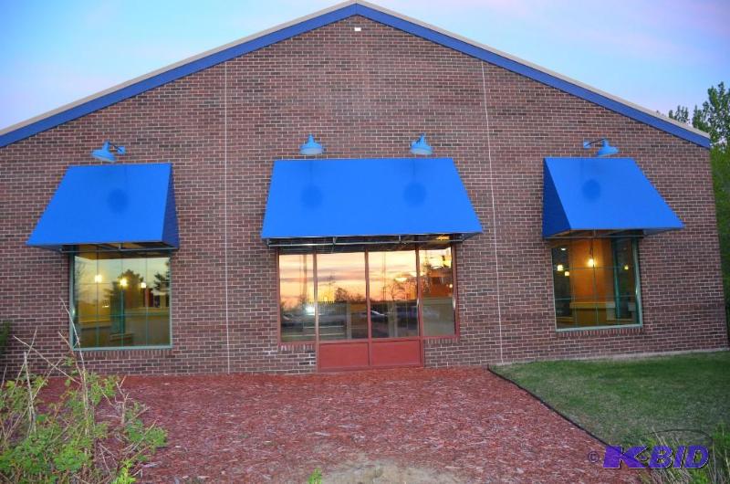 lot 134B image: Exterior Awnings (as pictured-please inspect ...