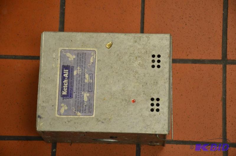 lot 152 image: Ketch-All Multiple Catch Mouse trap. &nbspNe...
