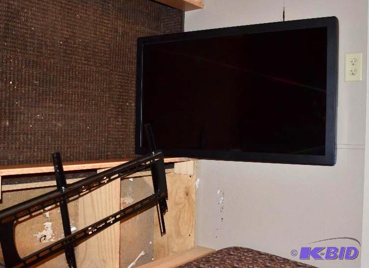 lot 24 image: IPS Monitor with wall mountable bracket 40&qu...