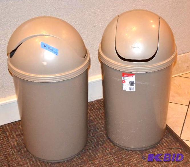 lot 81 image: Rubbermaid Wastebaskets - qty 2...