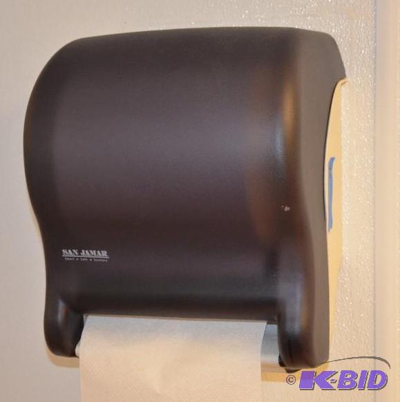 lot 90 image: San Jamar&nbspPaper Towel Dispenser - bring ...