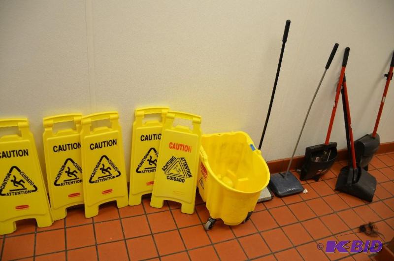 lot 91 image: Folding CAUTION Signs Rubbermaid Commercial M...