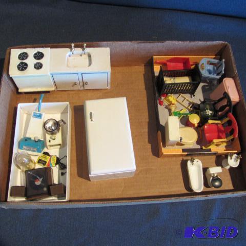 lot 406 image: Doll House Furniture & Accessories