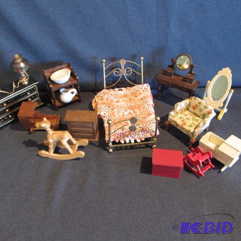 lot 407 image: Doll House Furniture