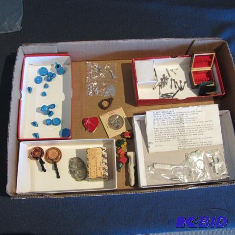 lot 413 image: Doll House Miniatures