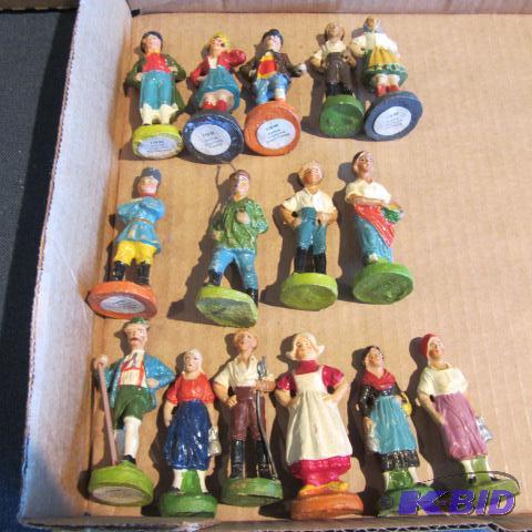 lot 415 image: Antique Putz Figures