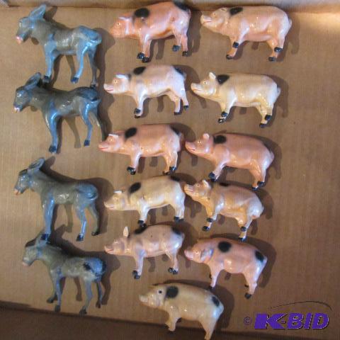 lot 419 image: Antique Putz Animals