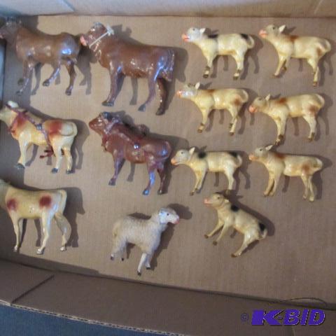 lot 423 image: Antique Putz Animals
