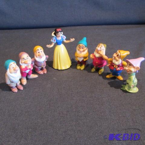 lot 424 image: Disney Snow White & Dwarfs