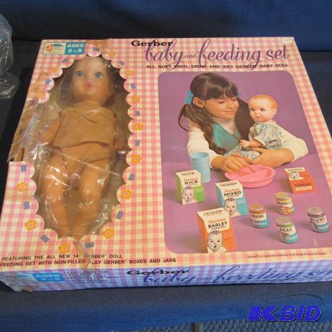 lot 437 image: Gerber Baby Set