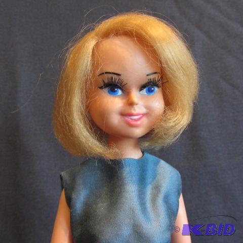 lot 454 image: Bonnie Blue Ribbon Doll