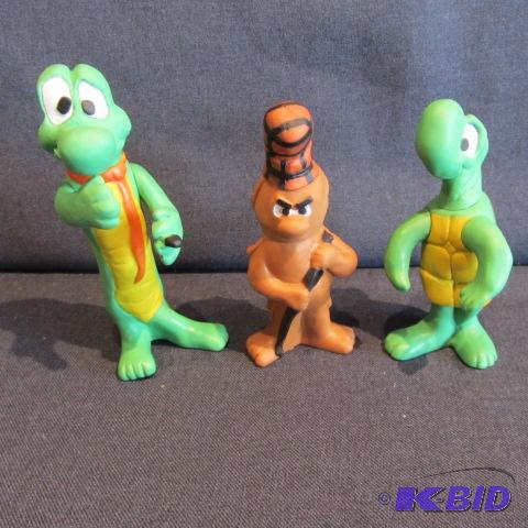 lot 498 image: Walt Kellys POGO Dolls