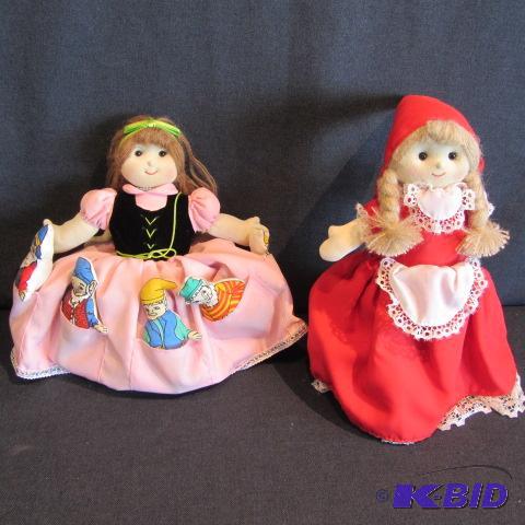 lot 504 image: Story Telling Dolls
