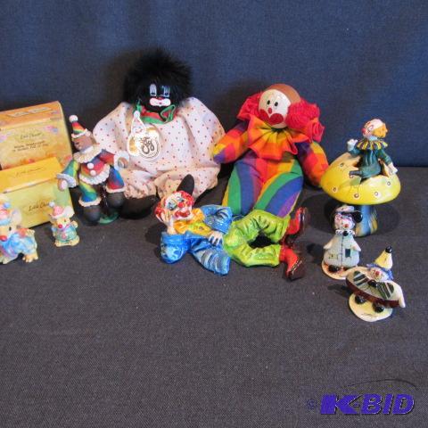 lot 530 image: Clown Figurines