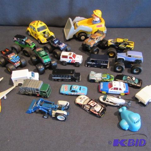 lot 536 image: Monster Trucks, Hot Wheels