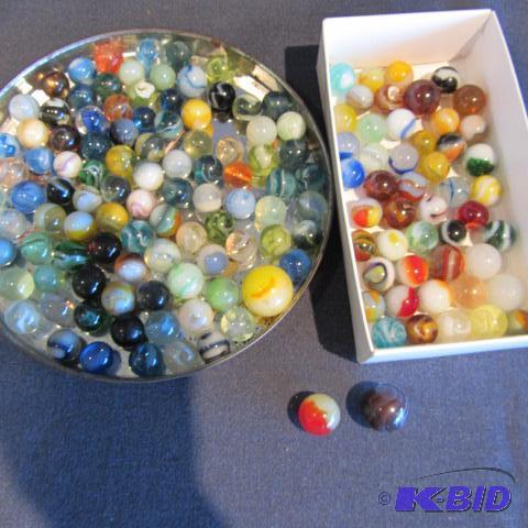 lot 546 image: Vintage Marbles