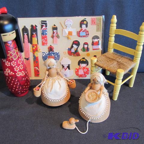lot 555 image: Oriental Dolls, Wooden