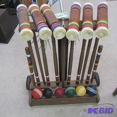 lot 562 image: Croquet Set