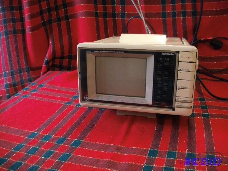 5 Color TV with AMFM RAdio Spacemaker