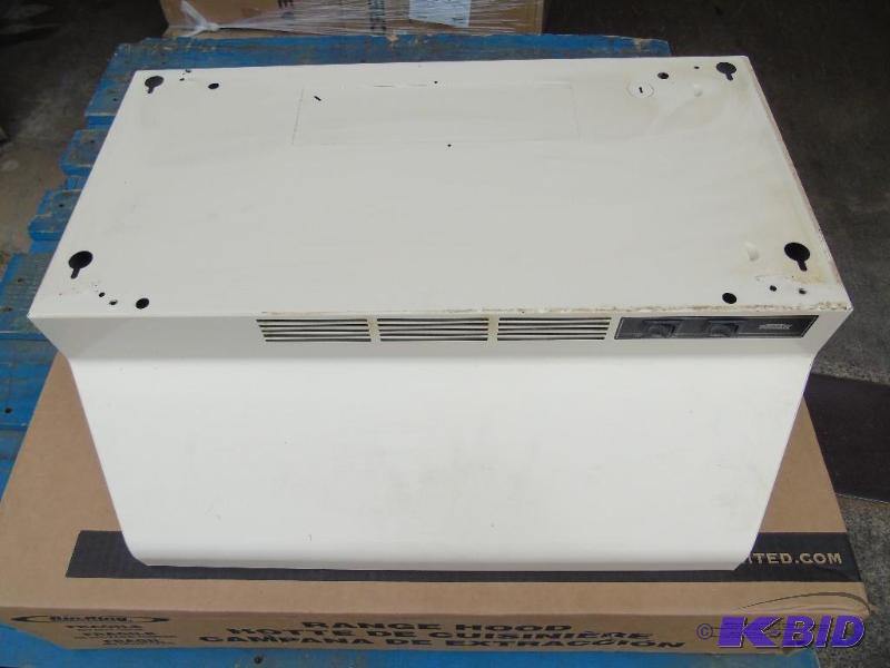 Broan&nbspRange Hood Fan - Lighted - 21&quot...