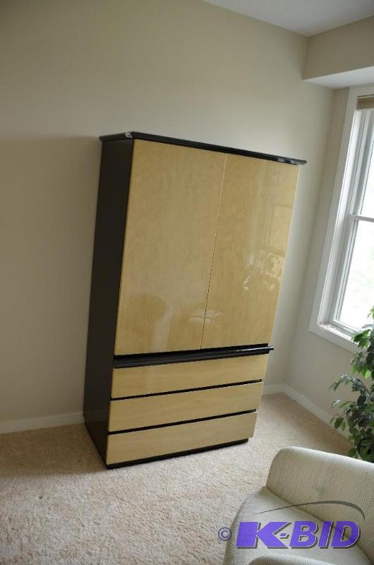 lot 101 image: Wooden clothes dresser matches the bed and ot...