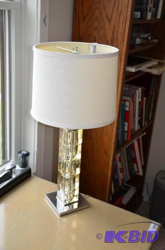 lot 114 image: Beautiful Modernist&nbspLamp 27" tall &...