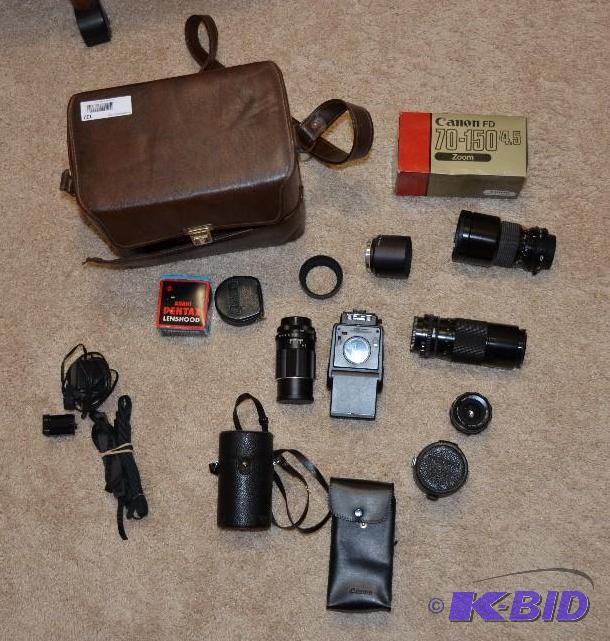 lot 122 image: Large group of photography equipment with bla...