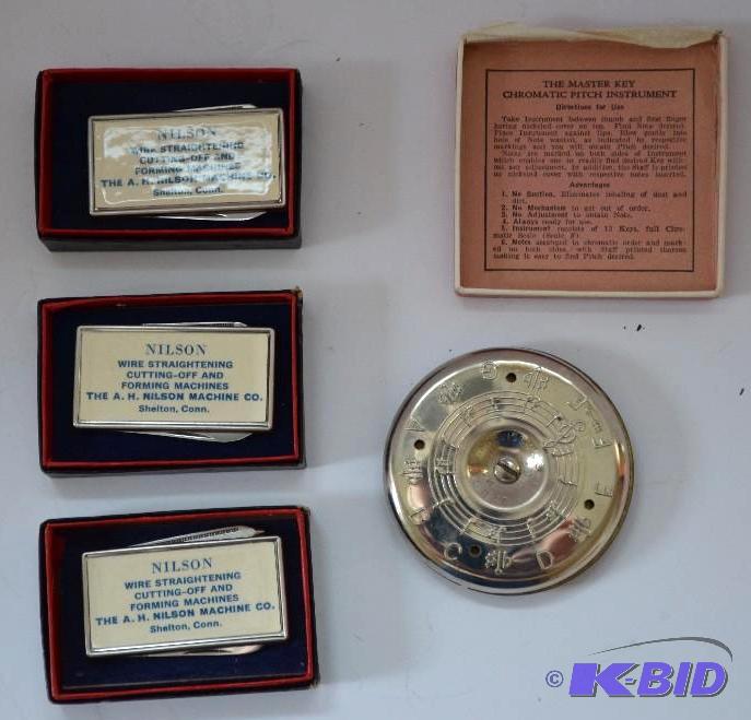 lot 138 image: Advertising money clipknives blades Master K...